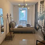 Cozy, Neu, Modern Apartment
